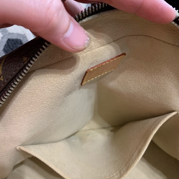 💯% authentic Louis Vuitton Manhattan Monogram bag - Picture 10 of 12